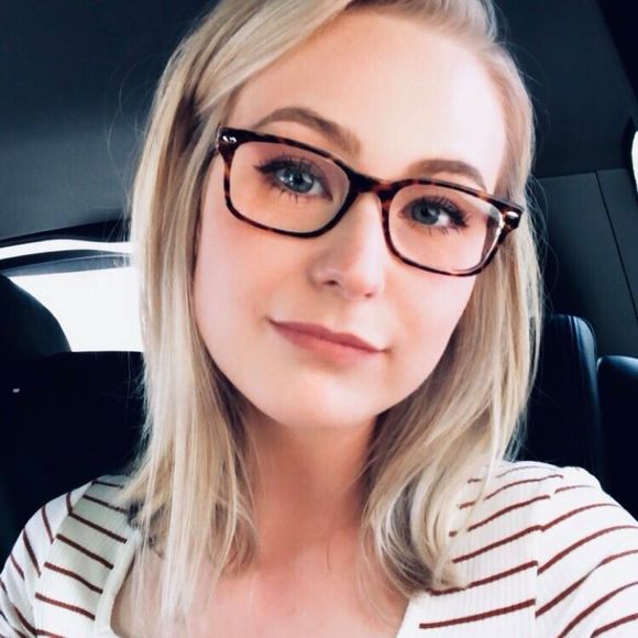 Meet your Posher, Allison - Picture 1 of 1